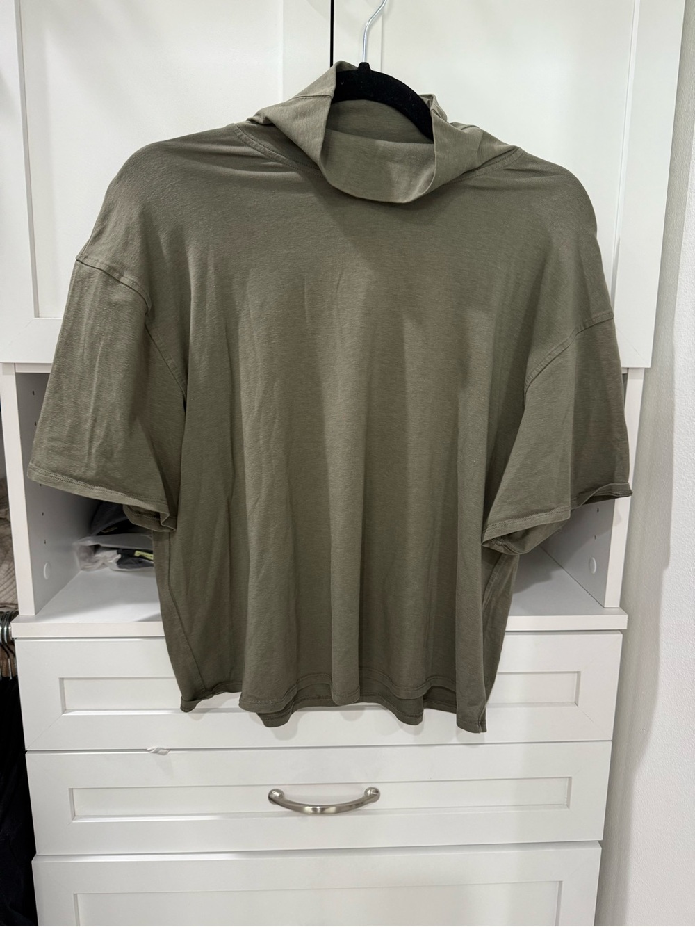 Lululemon Women’s cropped t shirt